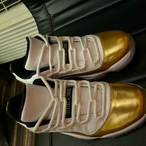 Jordan retro 11 lows worn twice